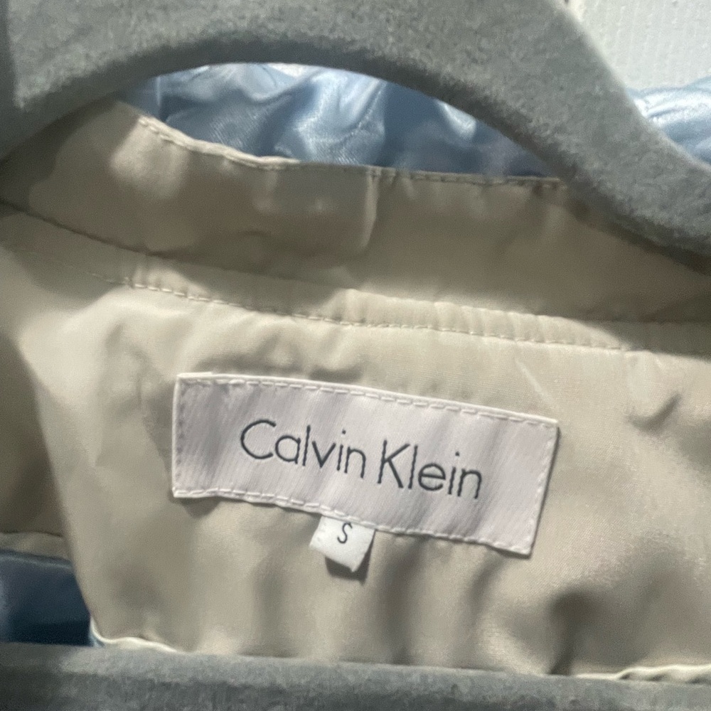 Calvin Klein Cream Jacket with Light Blue Lining - Picture 2 of 11